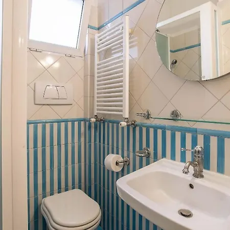 Casa vacanze Sant' Eustachio Sleeps 8 Wifi *